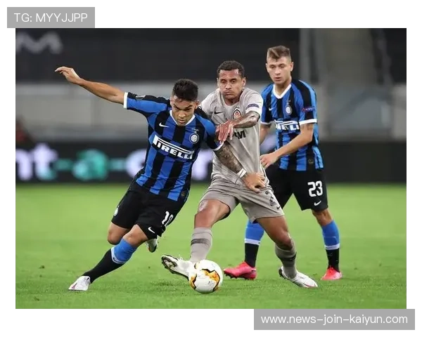 泽林斯基弧顶处轰入暴力世界波，助力国际米兰达成联赛四连胜